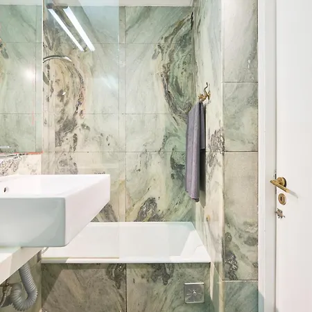 Sunny With Private Balcony Kwatera prywatna *