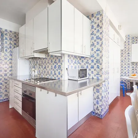 Homestay Sunny With Private Balcony Lisbon