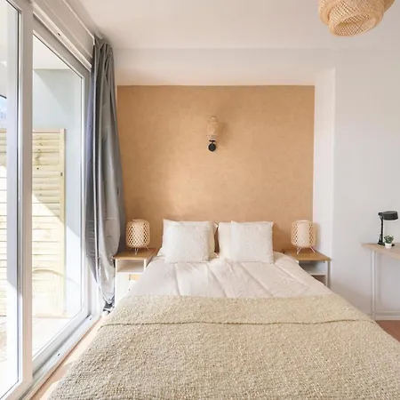 Sunny With Private Balcony Habitación en casa particular *