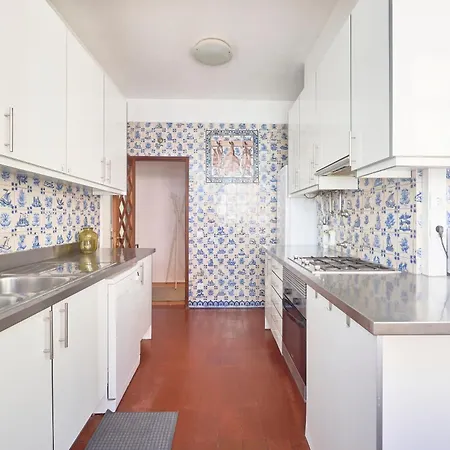 Sunny With Private Balcony Homestay