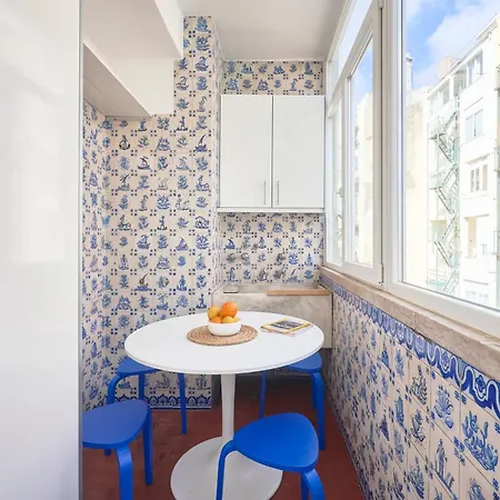 Sunny With Private Balcony *