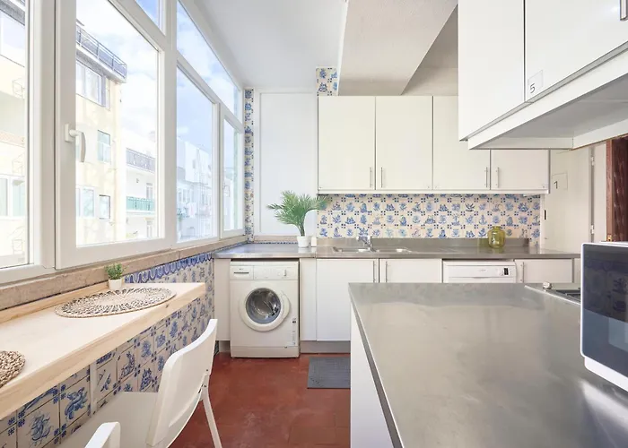 Sunny With Private Balcony Quarto em Acomodações Particulares